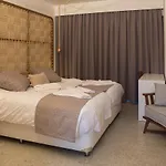 Angela Suites B&B *