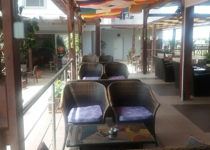 Angela Suites Frühstückspension Tigaki